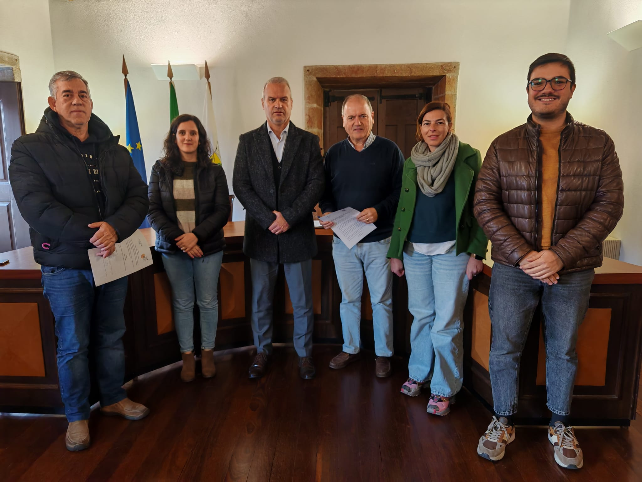 𝗖â𝗺𝗮𝗿𝗮 𝗠𝘂𝗻𝗶𝗰𝗶𝗽𝗮𝗹 𝗱𝗲 𝗚ó𝗶𝘀 𝗽𝗿𝗼𝗰𝗲𝗱𝗲 à 𝗮𝘀𝘀𝗶𝗻𝗮𝘁𝘂𝗿𝗮 𝗱𝗲 𝗣𝗿𝗼𝘁𝗼𝗰𝗼𝗹𝗼𝘀 𝗲 𝗖𝗼𝗻𝘁𝗿𝗮𝘁𝗼𝘀-𝗣𝗿𝗼𝗴𝗿𝗮𝗺𝗮