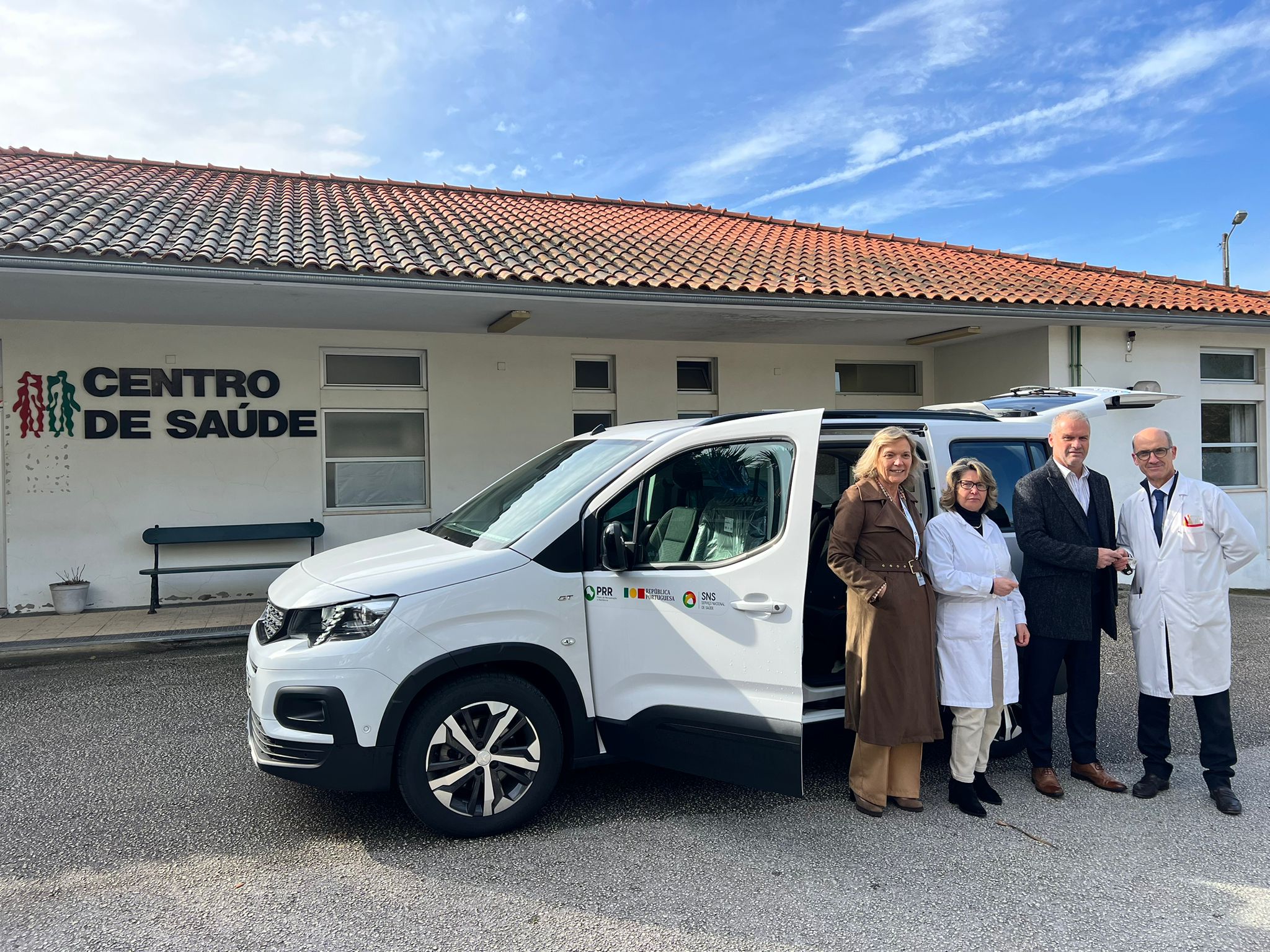 Autarquia entrega nova viatura ao Centro de Saúde de Góis