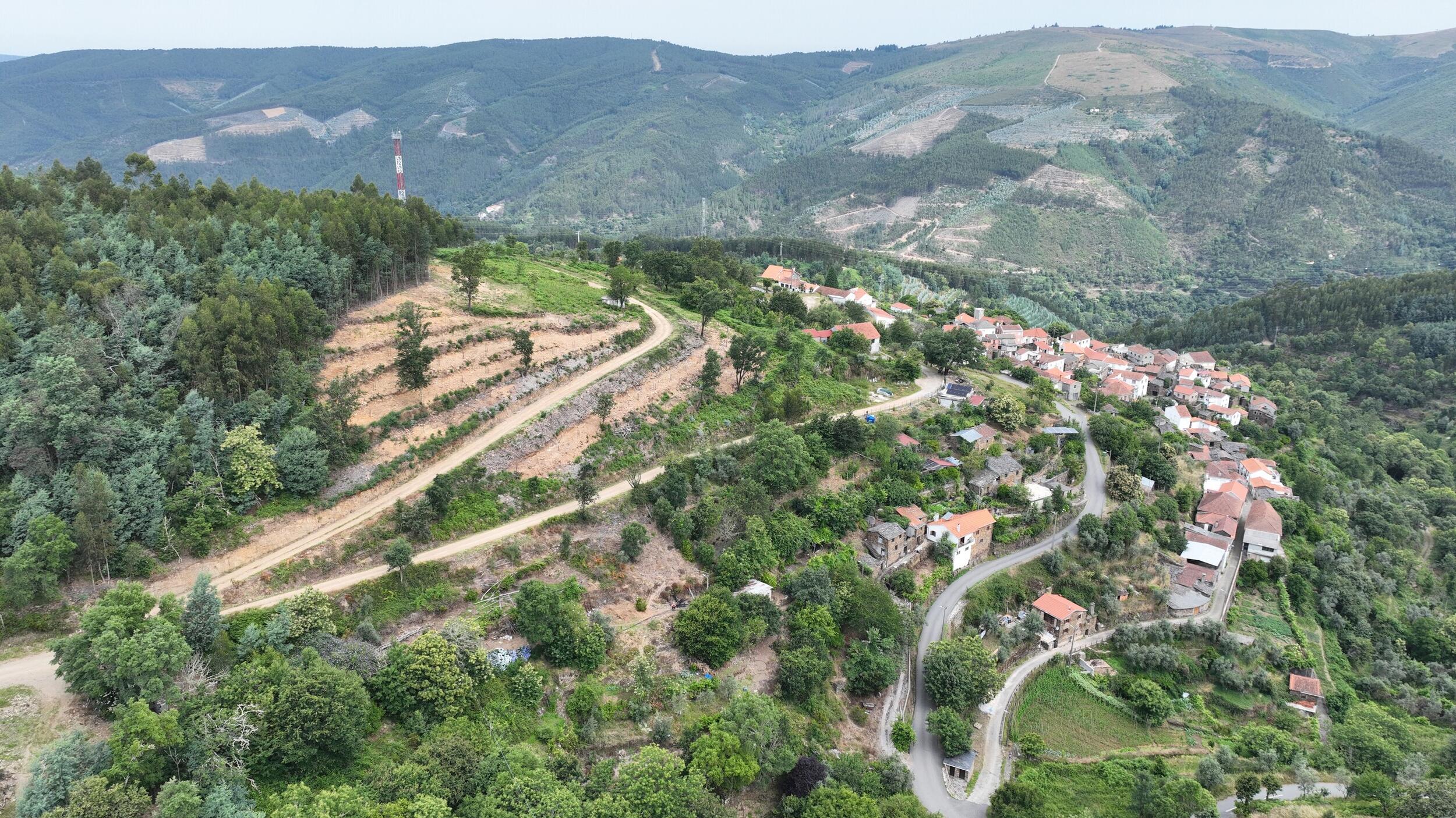 Concluídos Condomínio de Aldeia em Cadafaz e Sacões