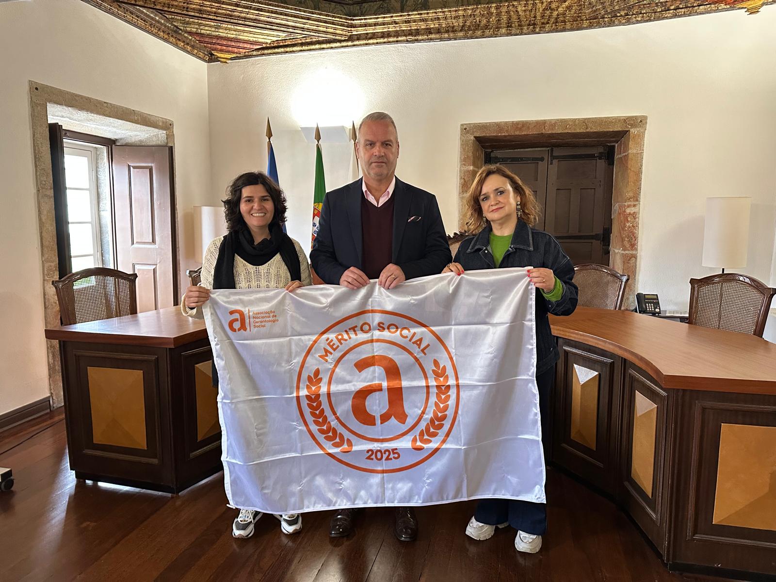 Bandeira de Mérito Social 2025