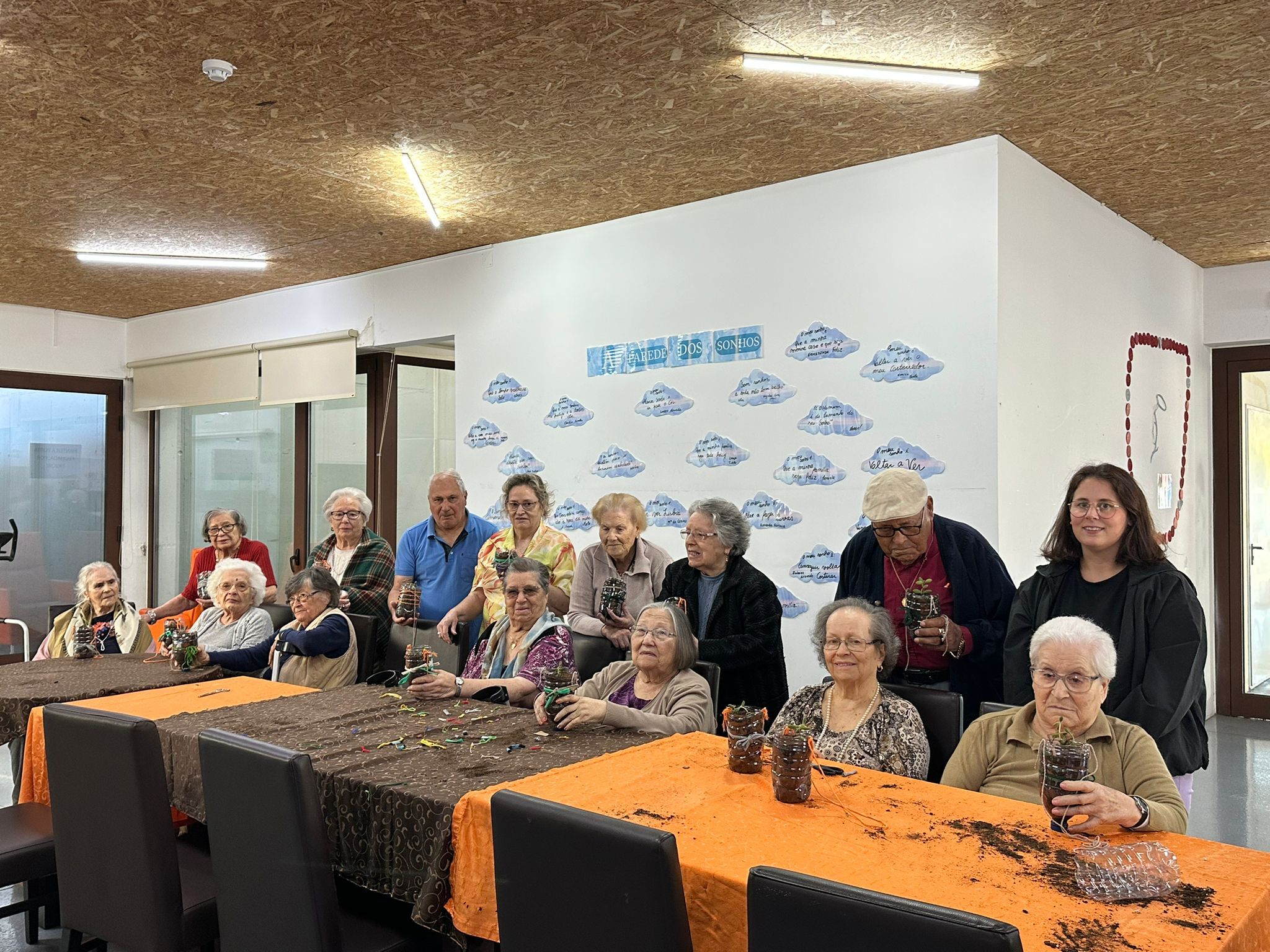 Atividade de Educação Ambiental "Do velho ao Novo, do Lixo ao Luxo”